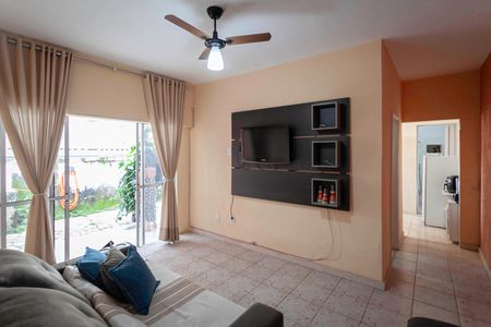 Sala de casa para alugar com 2 quartos, 100m² em Planalto, Belo Horizonte