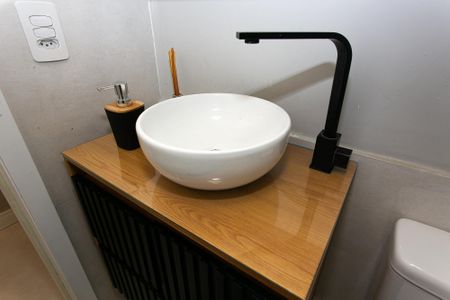 Apartamento à venda com 46m², 2 quartos e 1 vaga Apartamento à venda com 46m², 2 quartos e 1 vagaBanheiro