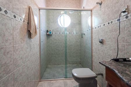 Casa para alugar com 110m², 3 quartos e 3 vagasBanheiro social 