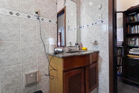 Casa para alugar com 110m², 3 quartos e 3 vagasBanheiro social 