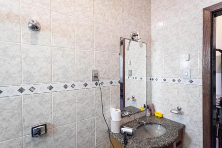 Casa para alugar com 110m², 3 quartos e 3 vagasBanheiro social 