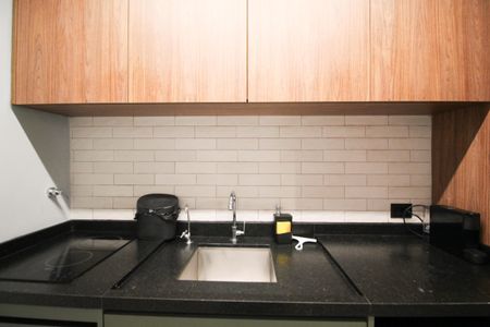 Cozinha de kitnet/studio para alugar com 1 quarto, 27m² em Moema, São Paulo