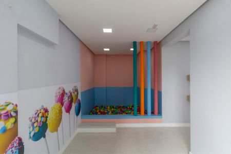 Apartamento para alugar com 45m², 2 quartos e 1 vaga Apartamento para alugar com 45m², 2 quartos e 1 vagaÁrea Comum - Brinquedoteca