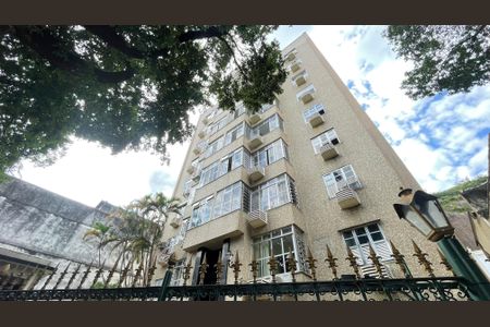Apartamento à venda com 120m², 3 quartos e 1 vaga Apartamento à venda com 120m², 3 quartos e 1 vagaFachada