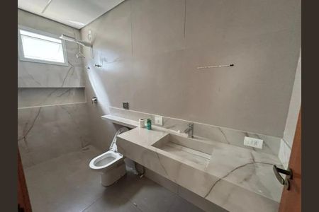 Banheiro 1 de casa para alugar com 3 quartos, 100m² em São Jorge, Uberlândia