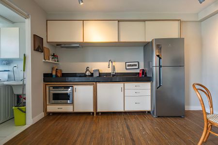 Sala/Cozinha de apartamento para alugar com 1 quarto, 55m² em Vila Madalena, São Paulo