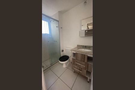 Banheiro 2 de apartamento para alugar com 3 quartos, 68m² em Passo d’Areia, Porto Alegre