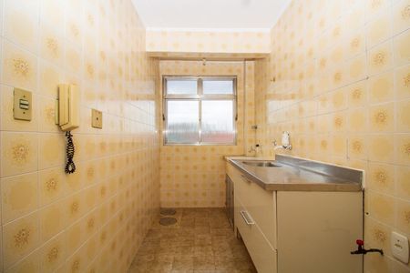 Cozinha  de apartamento para alugar com 1 quarto, 48m² em Azenha, Porto Alegre