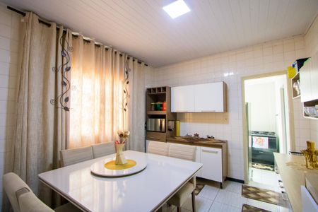 Casa à venda com 240m², 3 quartos e 3 vagas Casa à venda com 240m², 3 quartos e 3 vagasCopa