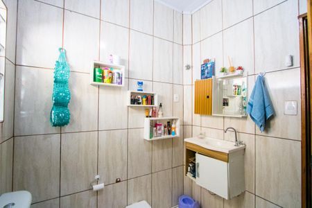 Casa à venda com 240m², 3 quartos e 3 vagas Casa à venda com 240m², 3 quartos e 3 vagasBanheiro social