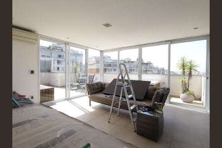 Apartamento para alugar com 280m², 3 quartos e 5 vagasSala