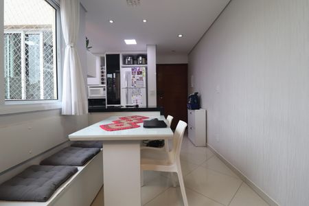 Sala de apartamento para alugar com 2 quartos, 94m² em Vila Mazzei, Santo André