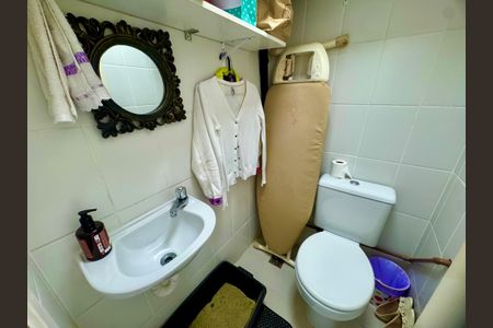Apartamento à venda com 108m², 3 quartos e 3 vagasBanheiro área de serviço 