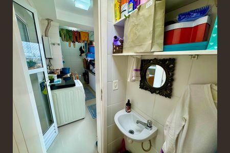 Apartamento à venda com 108m², 3 quartos e 3 vagasBanheiro área de servico