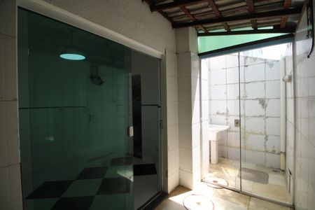 Casa de condomínio à venda com 120m², 2 quartos e 1 vagaÁrea de Serviço