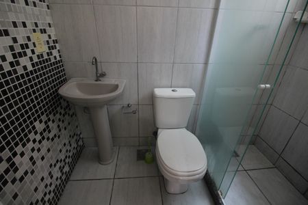 Casa de condomínio à venda com 120m², 2 quartos e 1 vagaBanheiro de Serviço