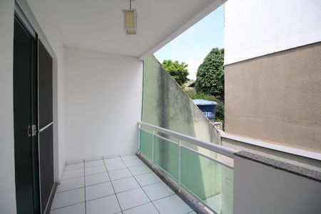 Casa de condomínio à venda com 120m², 2 quartos e 1 vagaSala - Varanda