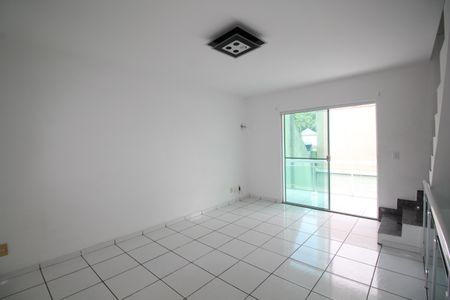 Casa de condomínio à venda com 120m², 2 quartos e 1 vagaSala
