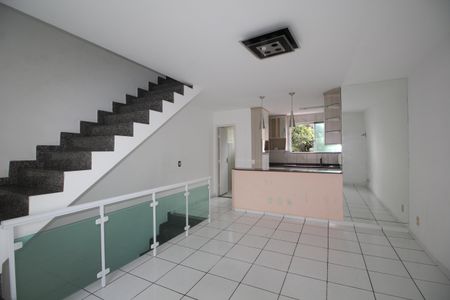 Casa de condomínio à venda com 120m², 2 quartos e 1 vagaSala