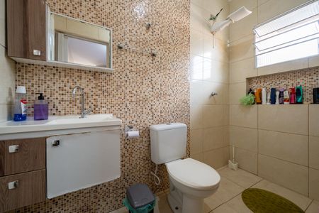 Casa à venda com 176m², 3 quartos e 3 vagasEdícula - Banheiro da Suíte