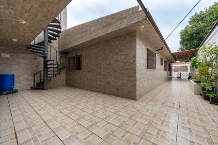 Casa à venda com 176m², 3 quartos e 3 vagasQuintal