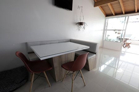 Apartamento para alugar com 120m², 2 quartos e 2 vagas Apartamento para alugar com 120m², 2 quartos e 2 vagasCozinha