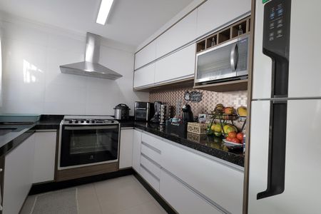Apartamento para alugar com 120m², 2 quartos e 2 vagas Apartamento para alugar com 120m², 2 quartos e 2 vagasCozinha