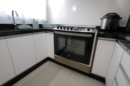 Apartamento para alugar com 120m², 2 quartos e 2 vagas Apartamento para alugar com 120m², 2 quartos e 2 vagasCozinha