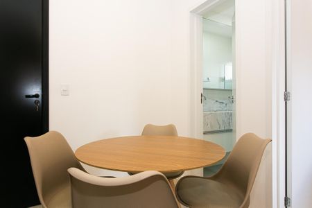 Apartamento para alugar com 36m², 1 quarto e sem vagaSala - Mesa e Cadeiras