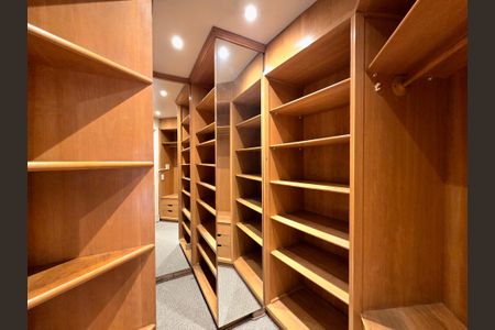 Apartamento à venda com 84m², 2 quartos e 2 vagasCloset