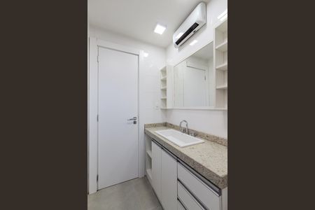 Apartamento para alugar com 163m², 3 quartos e 3 vagas Apartamento para alugar com 163m², 3 quartos e 3 vagasBanheiro Suíte 2