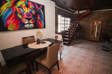 Casa à venda com 300m², 6 quartos e 2 vagas Casa à venda com 300m², 6 quartos e 2 vagasSala de Jantar