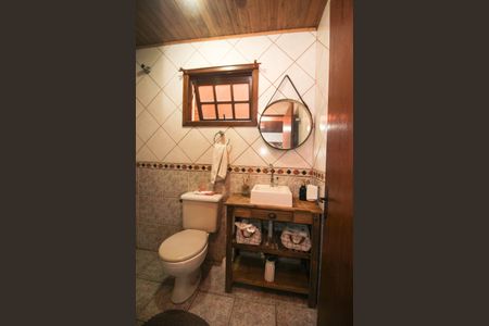 Casa à venda com 300m², 6 quartos e 2 vagas Casa à venda com 300m², 6 quartos e 2 vagasBanheiro Social