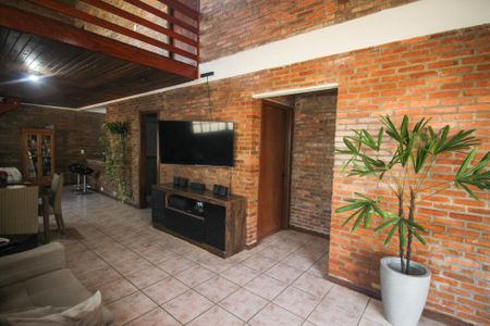 Sala 1 de casa à venda com 6 quartos, 300m² em Hípica, Porto Alegre
