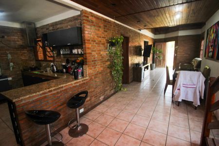 Casa à venda com 300m², 6 quartos e 2 vagas Casa à venda com 300m², 6 quartos e 2 vagasSala de Jantar