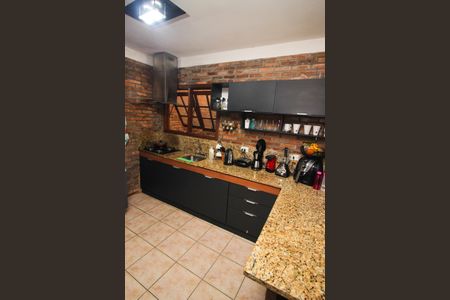 Casa à venda com 300m², 6 quartos e 2 vagas Casa à venda com 300m², 6 quartos e 2 vagasCozinha