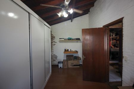 Casa à venda com 300m², 6 quartos e 2 vagas Casa à venda com 300m², 6 quartos e 2 vagasQuarto 1