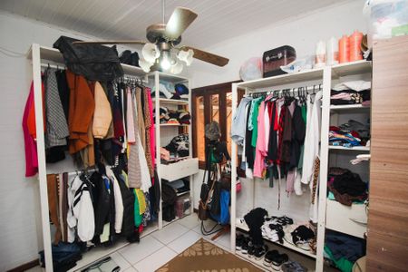 Casa à venda com 300m², 6 quartos e 2 vagas Casa à venda com 300m², 6 quartos e 2 vagasSuíte 2