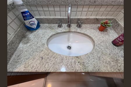 Apartamento à venda com 84m², 3 quartos e 1 vaga Apartamento à venda com 84m², 3 quartos e 1 vagaBanheiro Social