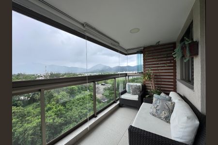 Apartamento à venda com 84m², 3 quartos e 1 vaga Apartamento à venda com 84m², 3 quartos e 1 vagaVaranda