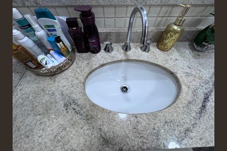 Apartamento à venda com 84m², 3 quartos e 1 vaga Apartamento à venda com 84m², 3 quartos e 1 vagaSuíte - Banheiro