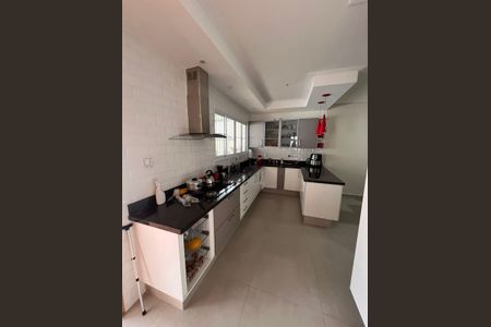 Casa à venda com 3 quartos, 367m² em Vila Santa Teresa, Santo André