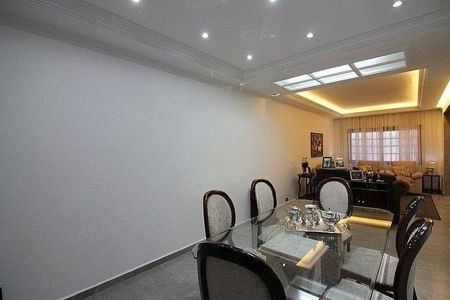 Casa à venda com 3 quartos, 330m² em Vila Mussoline, São Bernardo do Campo