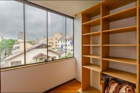Closet de apartamento para alugar com 3 quartos, 200m² em Jardim Itu, Porto Alegre