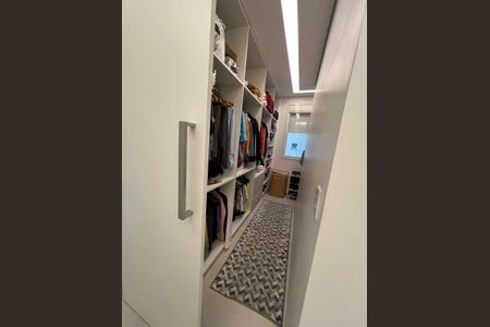 Apartamento à venda com 82m², 3 quartos e 2 vagas Apartamento à venda com 82m², 3 quartos e 2 vagasCloset
