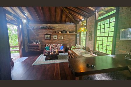 Casa à venda com 3 quartos, 164m² em Serra Grande, Niterói