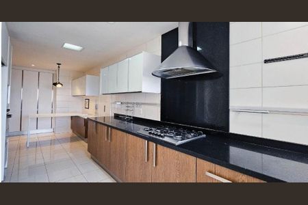 Apartamento à venda com 222m², 3 quartos e 4 vagas