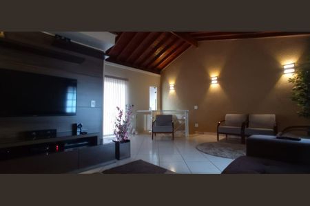 Casa à venda com 3 quartos, 239m² em Vila Curuçá, Santo André