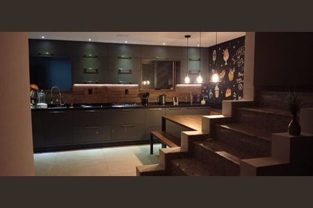 Casa à venda com 3 quartos, 239m² em Vila Curuçá, Santo André