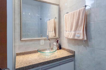 Apartamento à venda com 90m², 3 quartos e 1 vaga Apartamento à venda com 90m², 3 quartos e 1 vagaBanheiro social